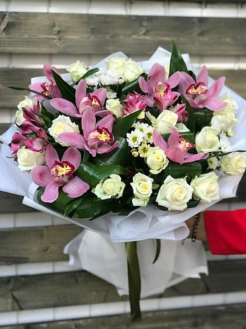 Букет цветов из: Розы и Хризантемы в Дульдурге