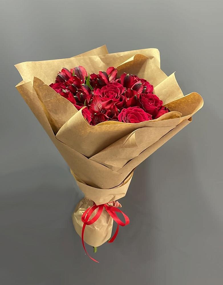 Букет цветов из: Альстромерии и Розы в Дульдурге