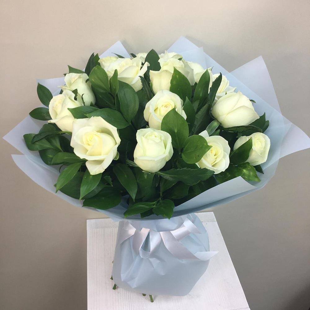 Букет 15 Белых роз Проуд в Дульдурге