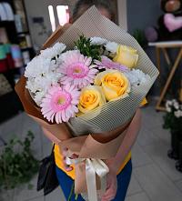 Букет цветов из:  Герберы, Розы и Хризантемы в Дульдурге