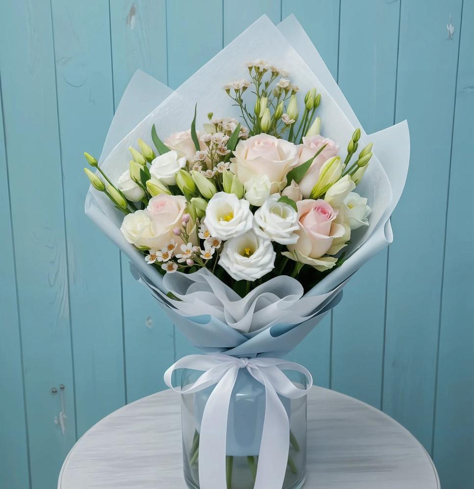 Букет цветов из: Розы и Лизиантусы в Дульдурге