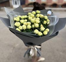 Букет Белые кустовые розы Солинеро в Дульдурге