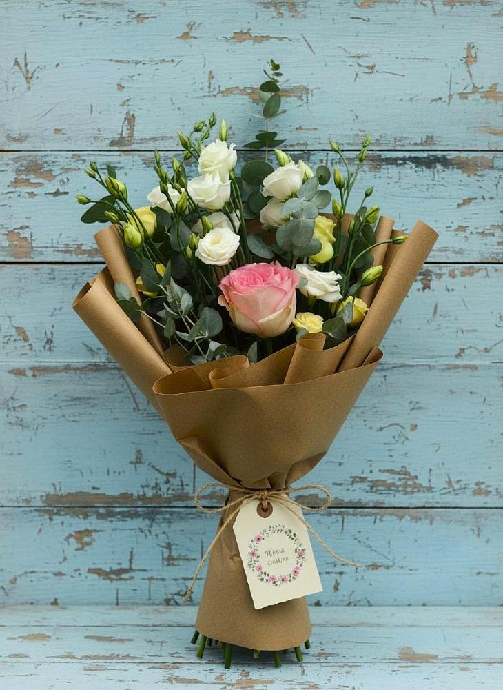 Букет цветов из: Розы и Лизиантусы в Дульдурге