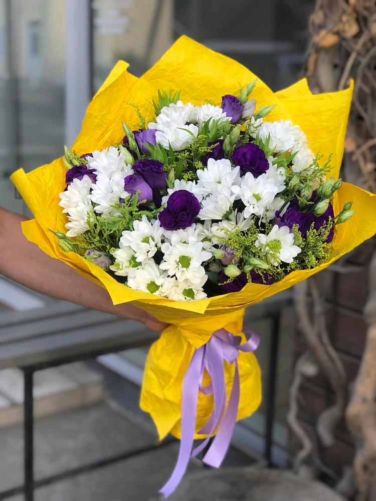 Букет цветов из: Ирисы, Хризантемы и Ромашки в Дульдурге