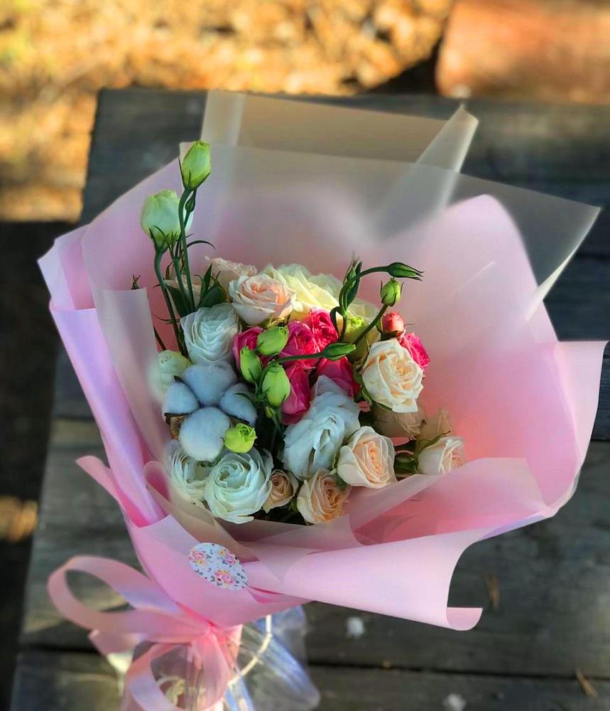 Букет цветов из: Розы и Лизиантусы в Дульдурге