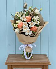 Букет цветов из:  Альстромерии, Лизиантусы, Розы и Хризантемы #REPLACE_PRED# Дульдурге