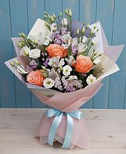 Букет цветов из:  Лизиантусы, Розы, Альстромерии и Гипсофила в Дульдурге