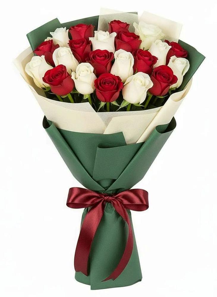Букет Микс из красных и белых роз в Дульдурге
