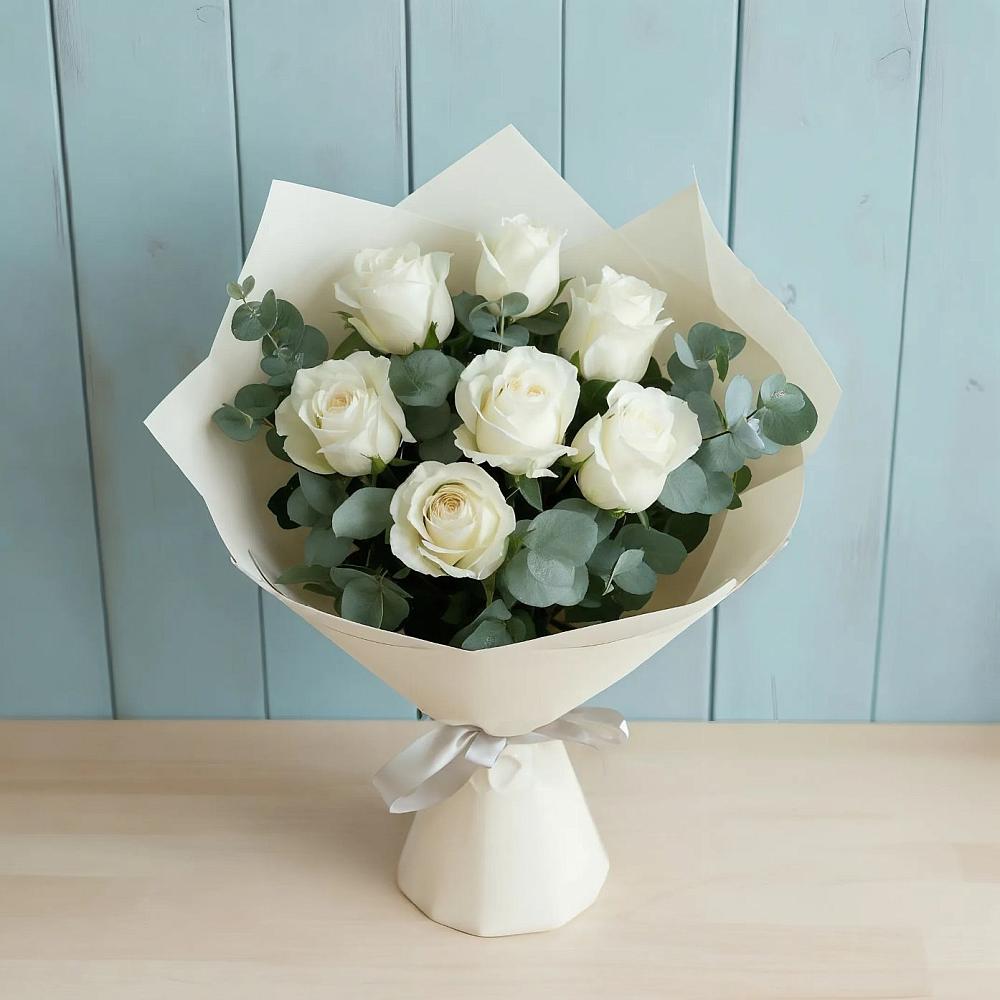Букет Белые розы в Эвкалипте в Дульдурге