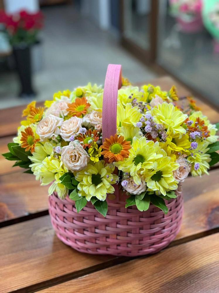 Цветочная композиция из Хризантемы и Розы в корзине в Дульдурге