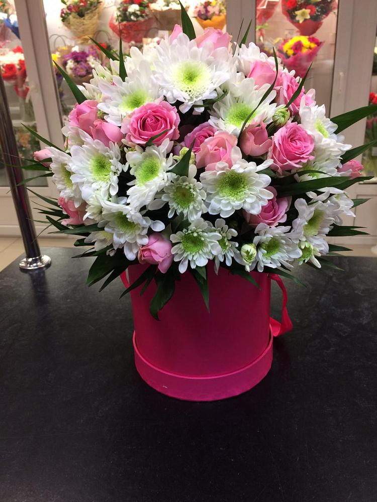 Цветочная композиция из Розы и Хризантемы в шляпной коробке в Дульдурге