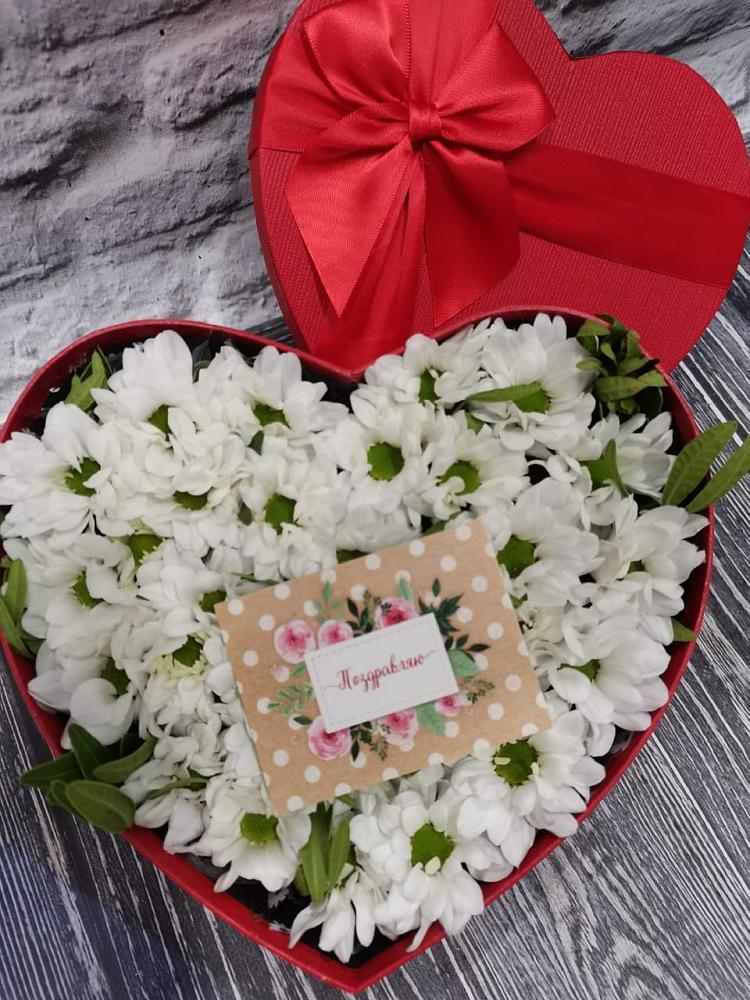 Цветочная композиция из Хризантемы в виде сердца в Дульдурге