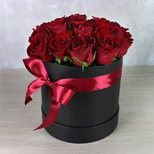 Цветочная композиция из Розы в шляпной коробке в Дульдурге