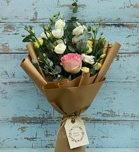 Букет цветов из:  Розы и Лизиантусы в Дульдурге