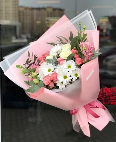 Букет цветов из: Розы, Лизиантусы и Хризантемы в Дульдурге