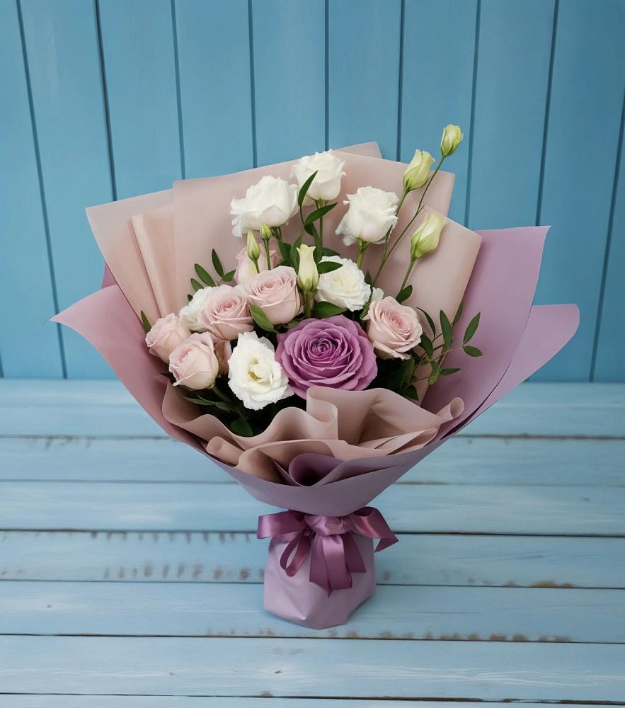 Букет цветов из: Розы и Лизиантусы в Дульдурге